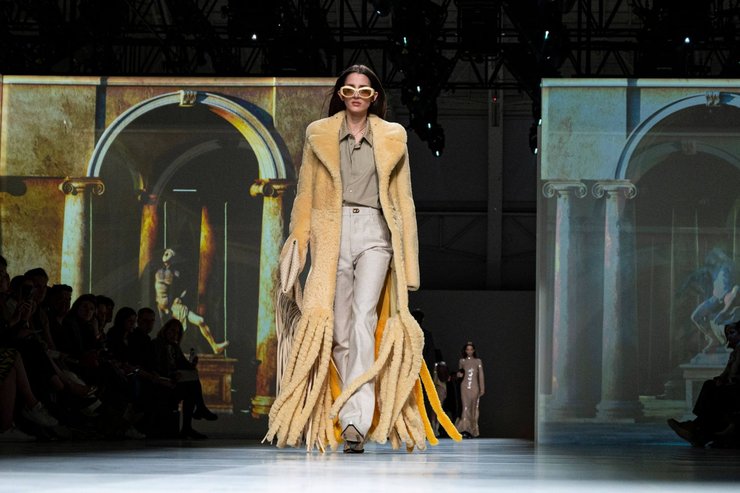 фото, верхняя одежда с бахромой