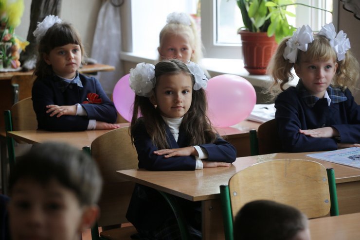 фото, школьницы, школа, накопительная пенсия в украине