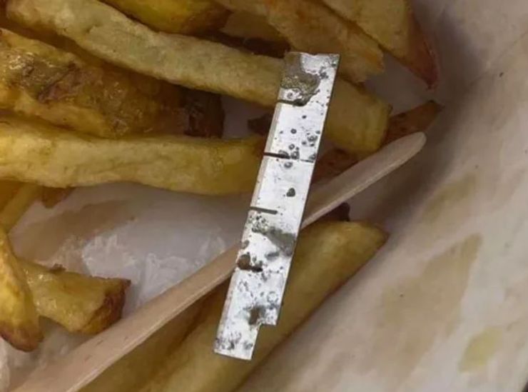 Находка в пачке чипсов, курьезы, защита прав потребителей, интересные истории, скандал