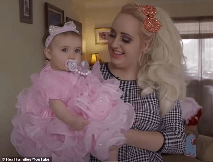 Карісса вбирає Лавінію, як принцесу