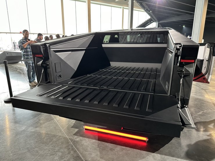 Пикап Tesla Cybertruck, Tesla Cybertruck 2024, Tesla Cybertruck, новый Tesla Cybertruck, электромобиль Tesla Cybertruck