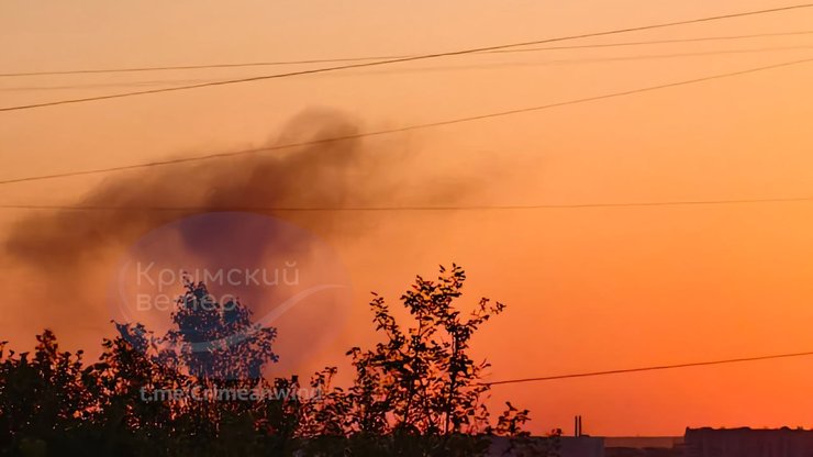 фото диму над Севастополем, ранок 27 травня