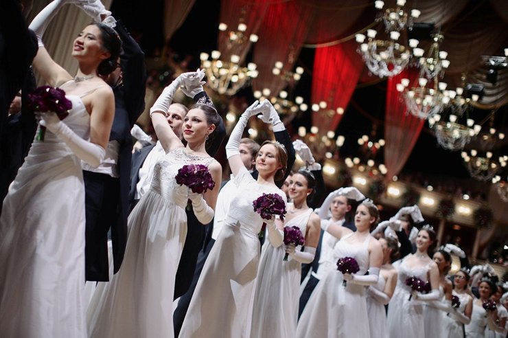 венский бал, бал в венской опере, бал дебютанток, однополая пара, орнелла мути, рихард люгнер