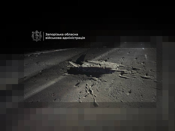 Поврежденный в Запорожье мост через Днепр после атаки РФ 6 октября