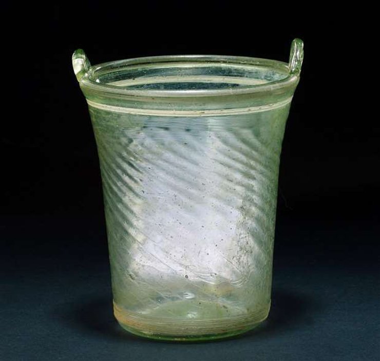 Воин, чаша, реликвии, находки