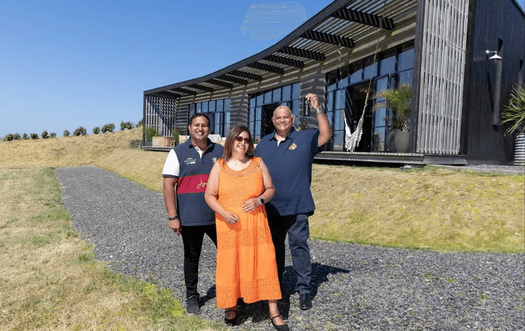 Сім'я виграла в лотерею особняк, лотерея, розкішне житло, сучасний особняк, сім'я продала особняк, сім'я виграла будинок, будинок на березі річки,