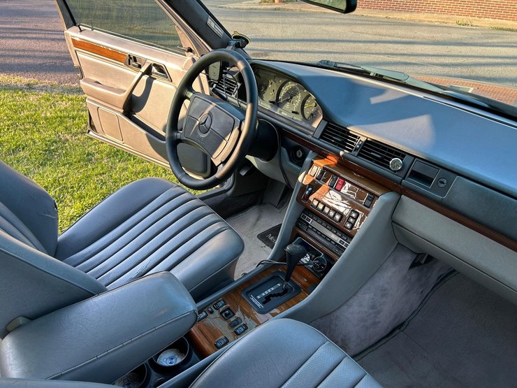 салон Mercedes 124