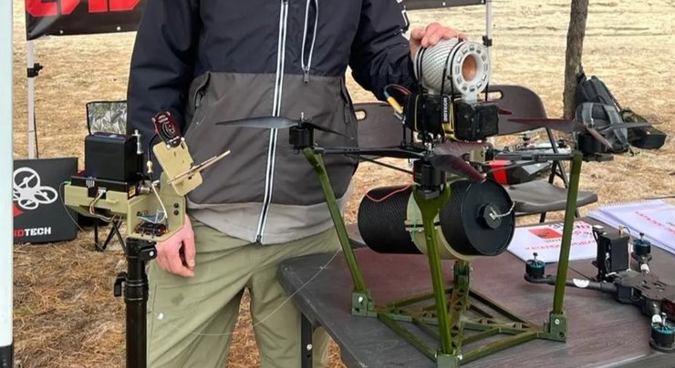 FPV-дрон з оптоволокном