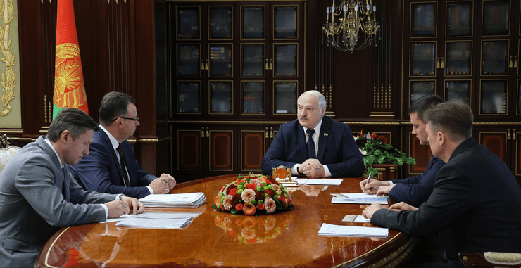 Во время совещания Лукашенко упомянул "специфический метод" отбора студентов, которые, вероятно, будут учиться с его сыном