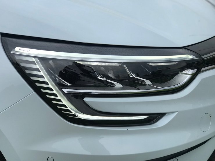 фара Renault Megane 2021 седан, зовнішність Рено Меган 4 седан