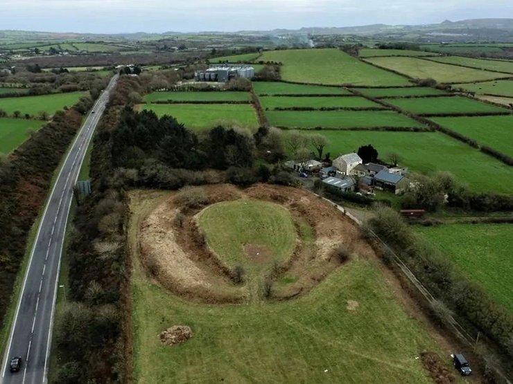 ритуальне місце, поля, дорога, фото