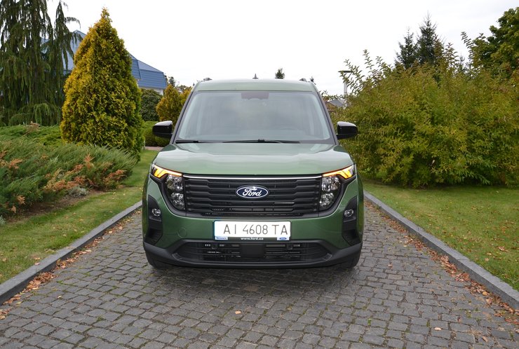 новий форд турнео