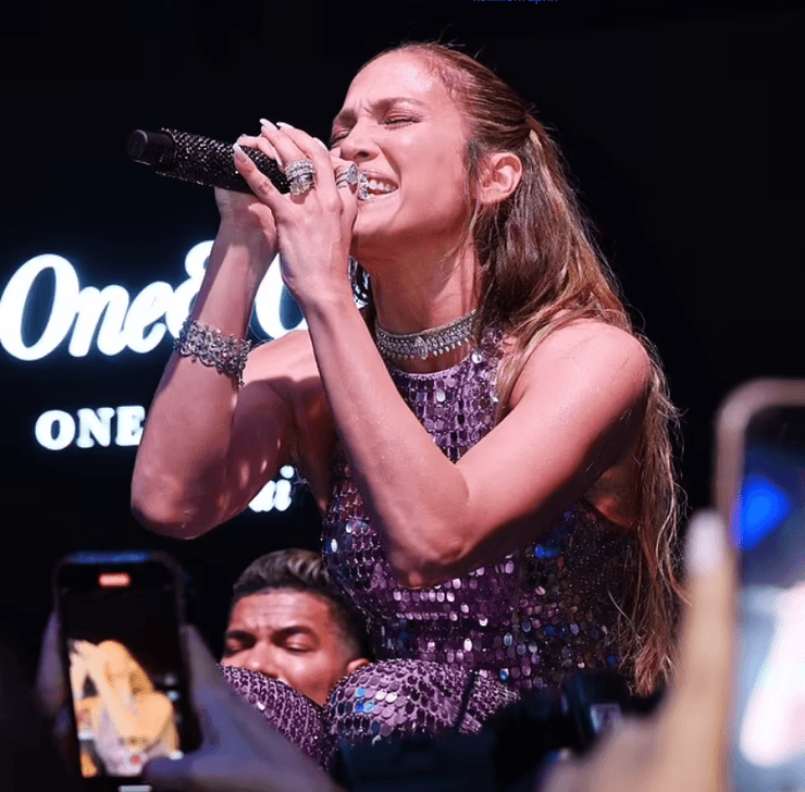 Дженніфер Лопес, співачка