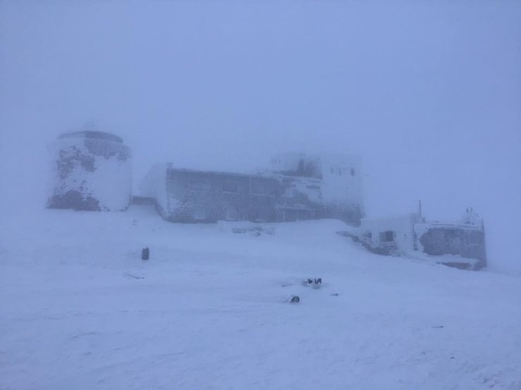 гора поп иван, карпаты , снег