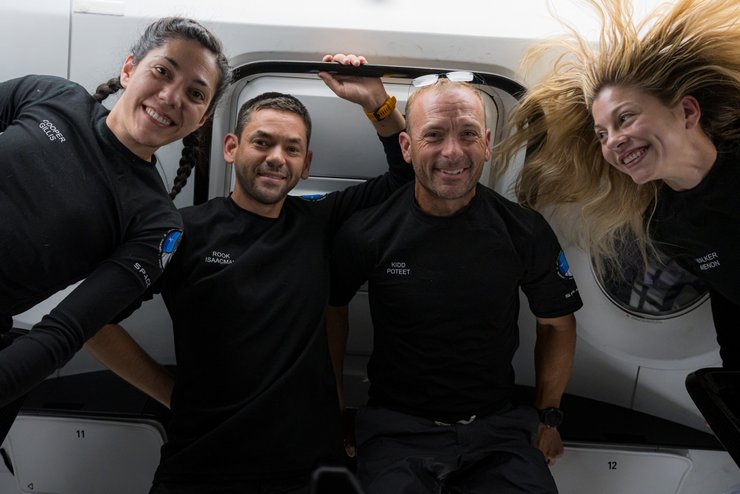 SpaceX Polaris, Джаред Айзекман, экипаж, команда, Сара Гиллс, туристический полет, полет в космос