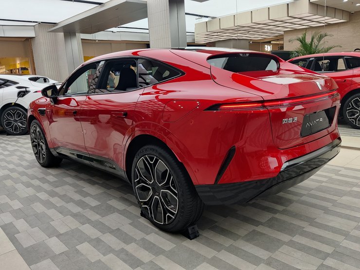 автомобіль huawei, електромобіль Huawei, Huawei Avatr, Avatr 11, Huawei Avatr 11, китайський електромобіль