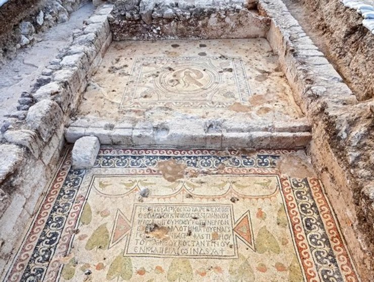Мозаика в древней церкви