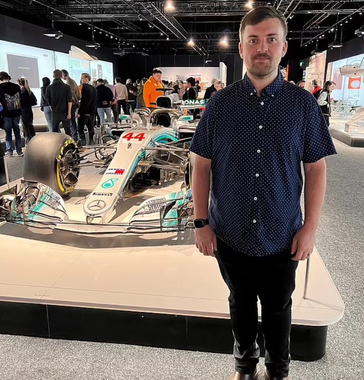 Історія британця, історія Стюарта, Стюарт вага, 2024