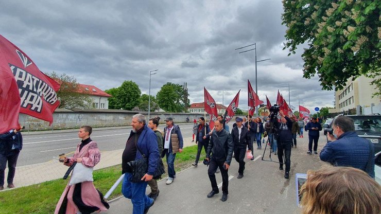 Протесты активистов под местом проведения пресс-конференции Зеленского