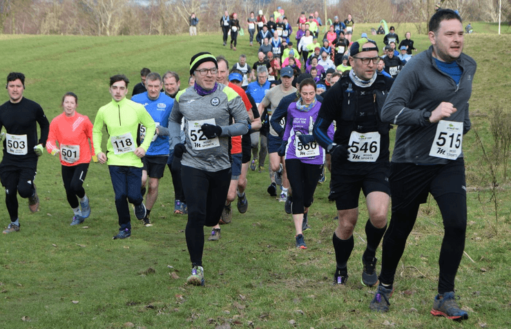 Жінка обдурила бігунів, вирішила пожартувати, марафон, бігли марафон, побігли в інший бік, спорт, біг, змагання з бігу