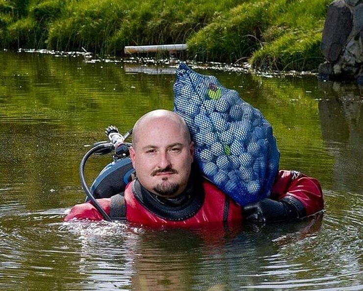 фото, дайвер за мячами для гольфа