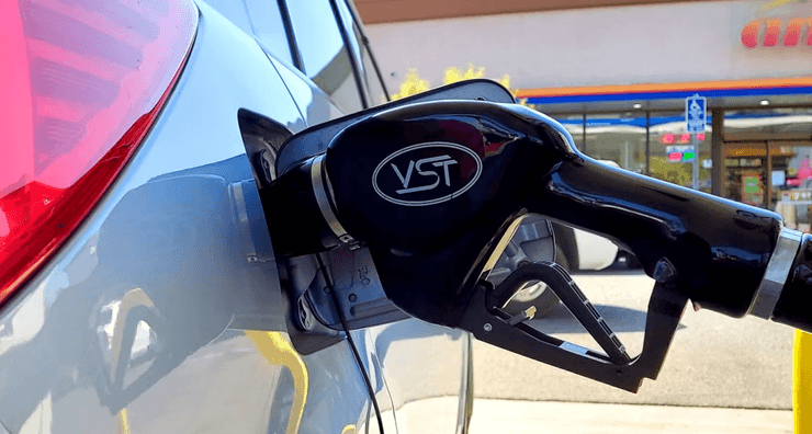 Заправка в США, АЗС, бензин, безкоштовний бензин, пальне, вкрала бензин, 7 тисяч галонів бензину, бонусна карта,