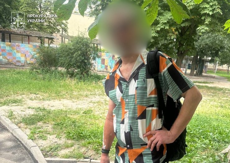 В Киеве мужчина повредил авто психолога