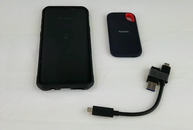 Жорсткий диск SSD і смартфон