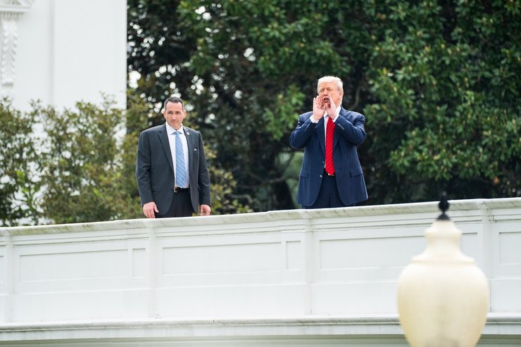 дональд трамп на крыше белого дома