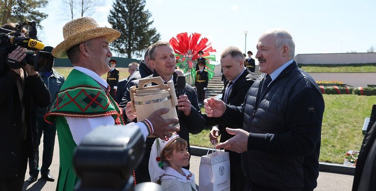 По словам Лукашенко, трудолюбивые беларусы неплохо живут