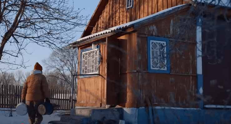 Валерія купила хату в селі