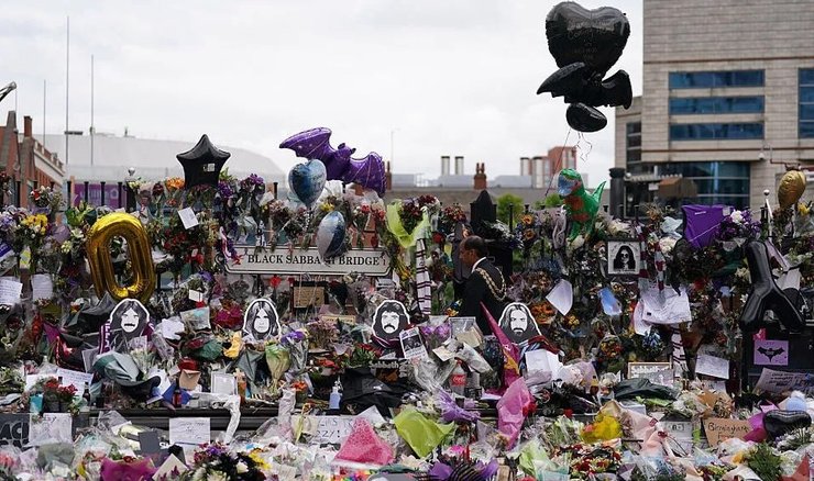 озборн скамейка Black Sabbath