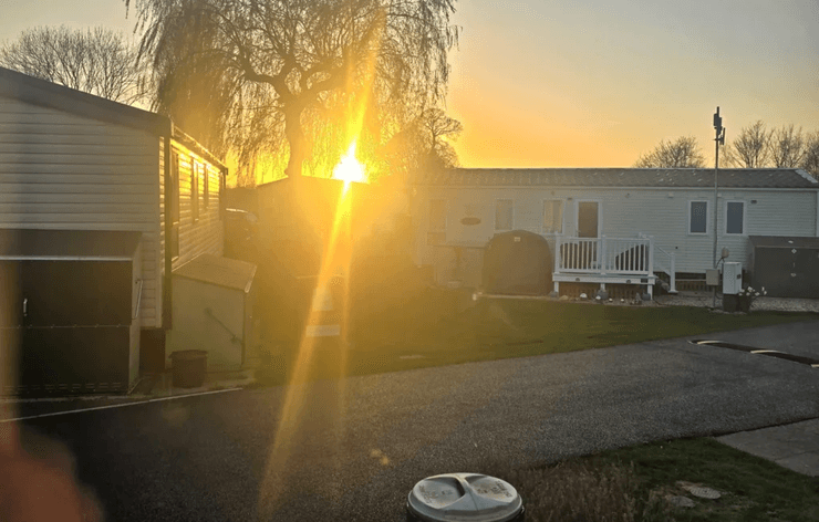 Жінка змінила квартиру на стаціонарний фургон і тепер економить сотні фунтів стерлінгів