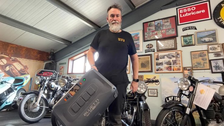 Зарядная станция Bluetti Apex 300