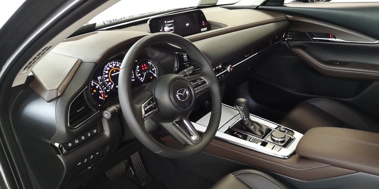 Mazda CX-30 интерьер, фото, вид внутри, руль, панель приборов