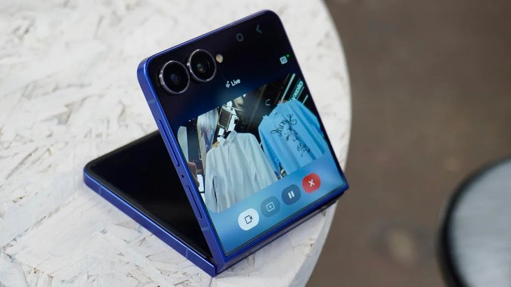 Смартфон Samsung Galaxy Z Flip 7