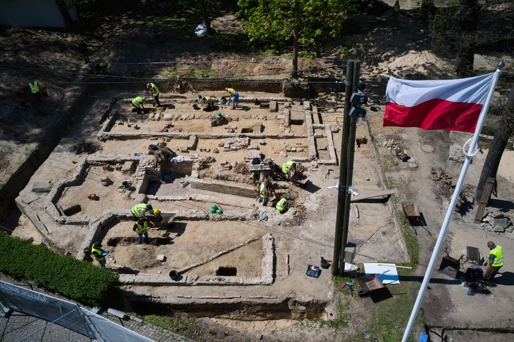 Вестерплатте, раскопки флаг Польши, фото