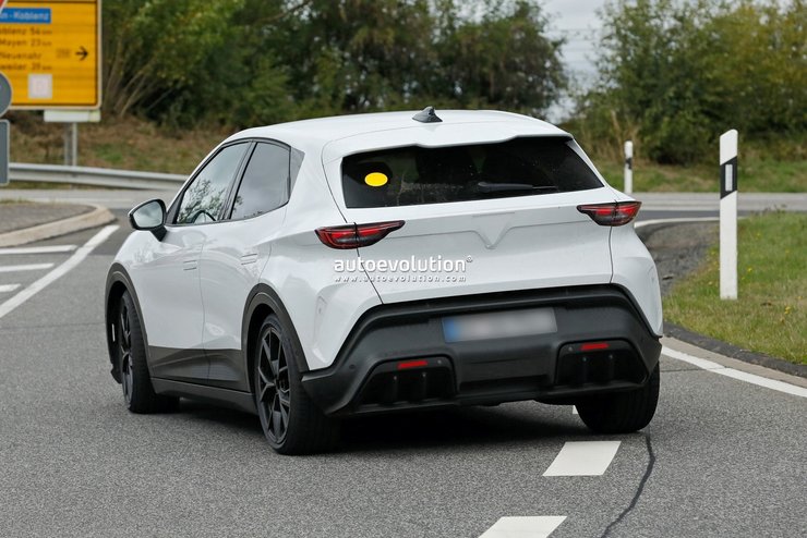 новий CUPRA Raval