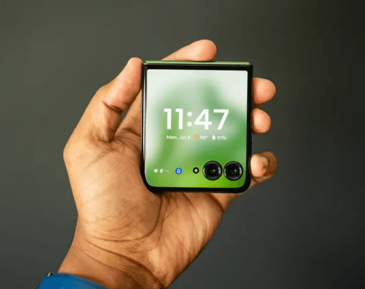 смартфон Motorola Razr+ 2024