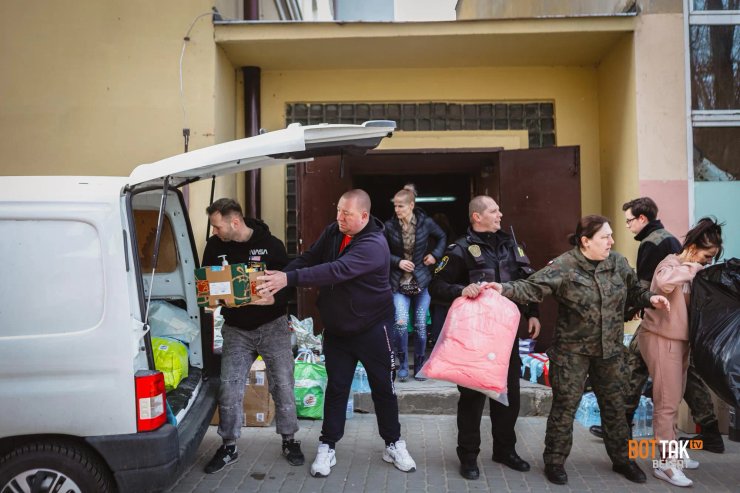 помощь украинским беженцам