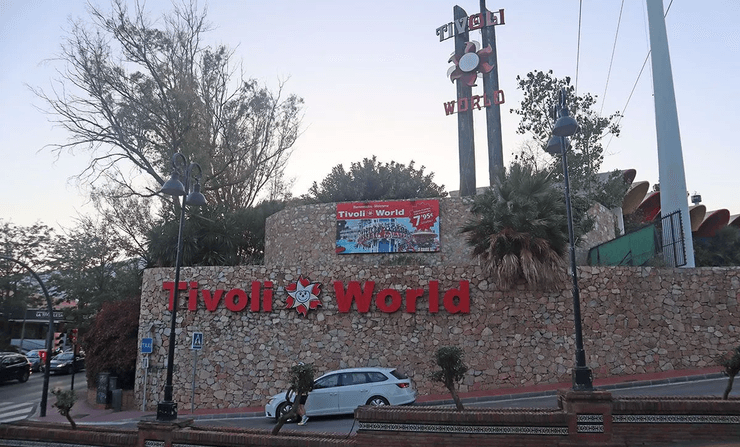 Заброшенный парк развлечений, зона отдыха, Tivoli World, охрана парка, полиция, блогеры, снимали видео, банкротство