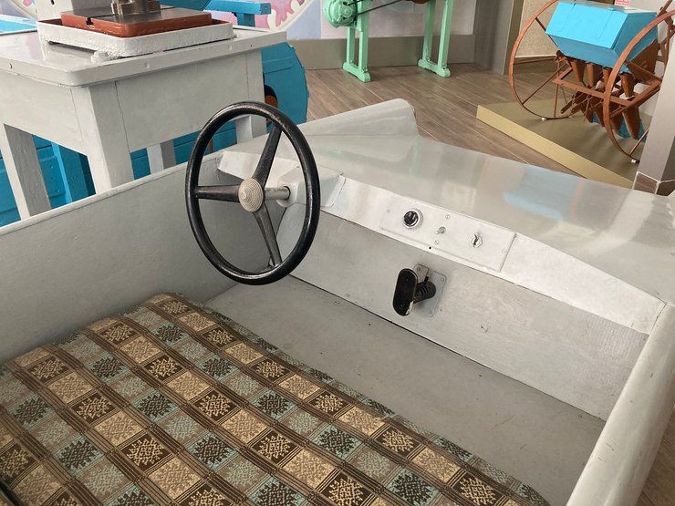 салон электромобиля, украинский электромобиль, самодельный электромобиль, электрический кабриолет, Василий Сухомлинский