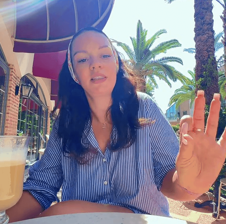 Українка у Туреччині