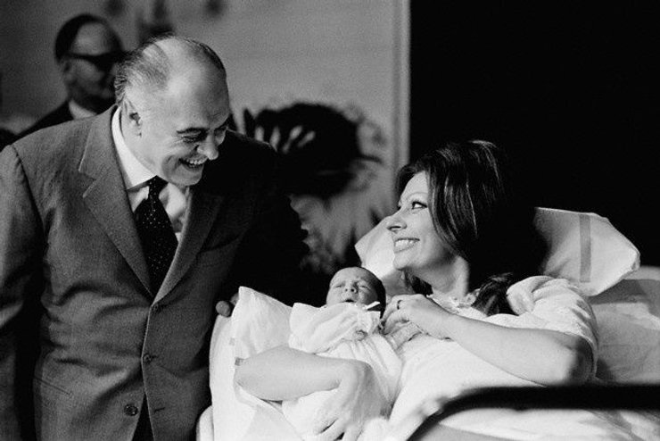 Софи Лорен и Карло Понти с сыном/Фото: Rex