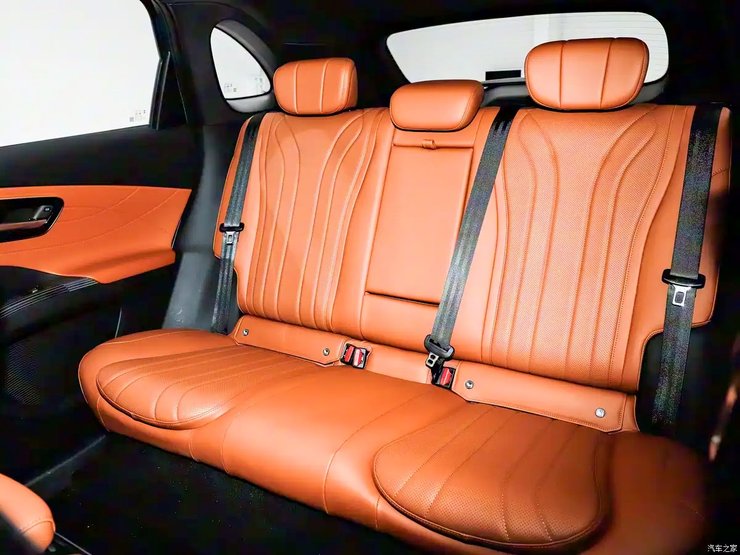 салон Chery Tiggo 8