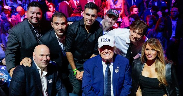 Мелания Трамп в платье