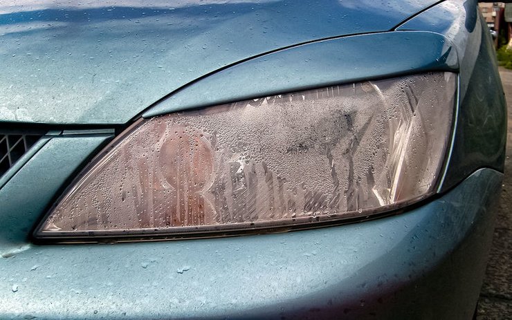 Запотевают фары, почему запотевают фары, конденсат в фарах, влага в фарах, мутные фары, мутнеют фары, запотевают фары, вода в фарах