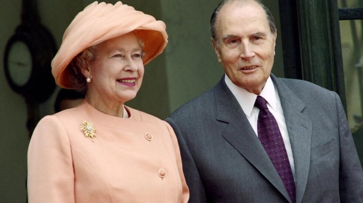 Єлизавета II, королева Британії, Франсуа Міттеран, Єлисейський палац