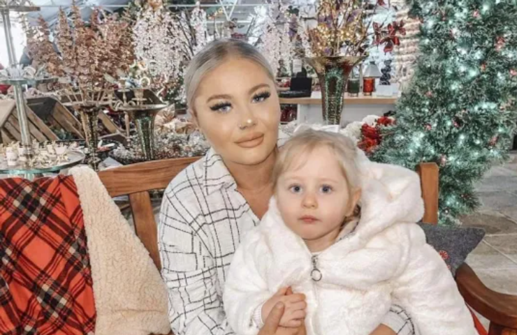 Ребенок ест все подряд, психические заболевания, расстройства, аутизм, история девочки из Великобритании, странные диагнозы, фото