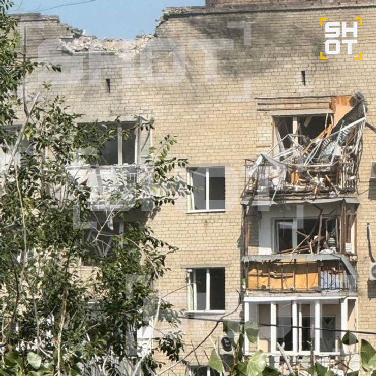 Взрыв в Ростове-на-Дону и поврежденный дом 14 августа